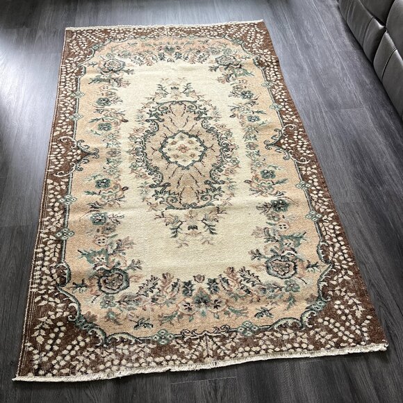 Vintage Turkish Wool on Cotton Rug / 7 x 4 ft - Picture 1 of 8